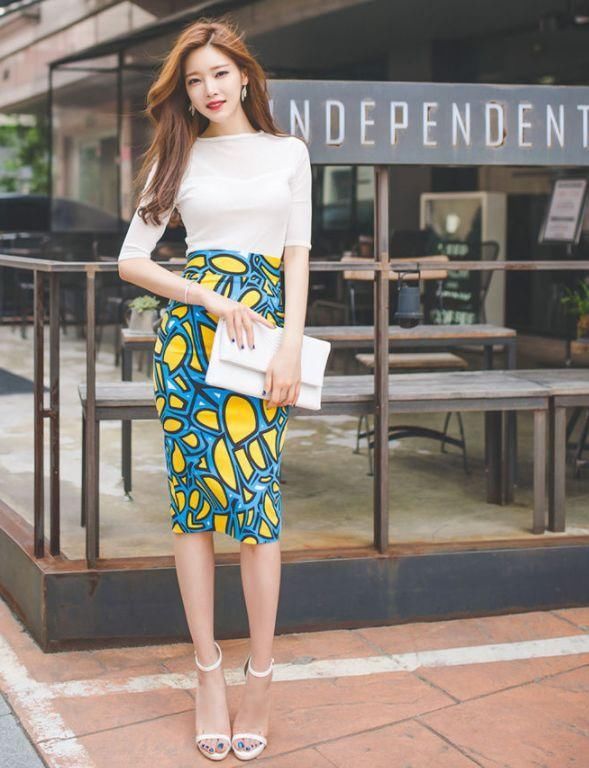 随性甜美的紧身裙美女，彰显与众不同的气质，真迷人