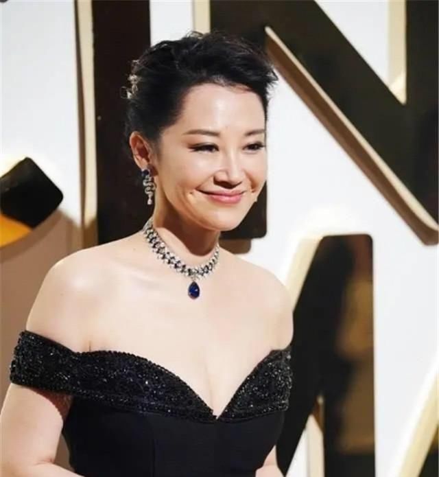  #女性来说#见过世面的女人，很少戴黄金首饰，瞧阔太们这4种，显高级又贵气