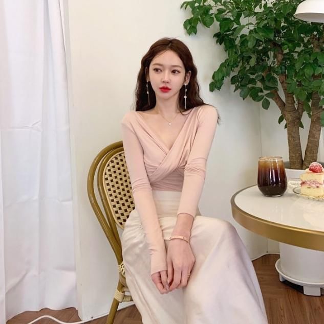  发甜@把草莓色穿身上直戳少女心，各种草莓色系齐聚春天，整条街都发甜