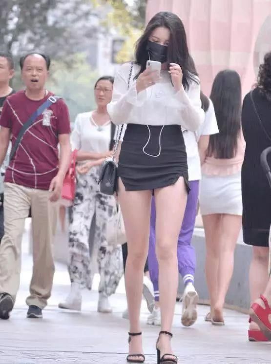 街拍:此美只应天上有，凡人无缘娶回家