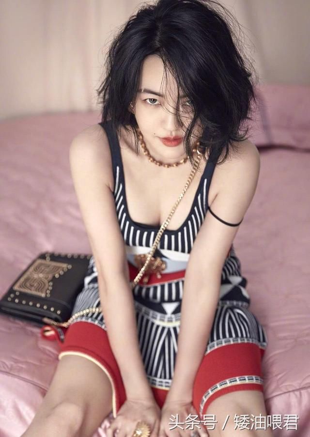 小S包紧身包臀裙性感炸裂，“揩油”林更新，网友：林狗一脸享受