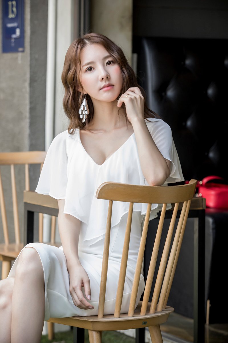 波特拉什过膝蝴蝶领裙