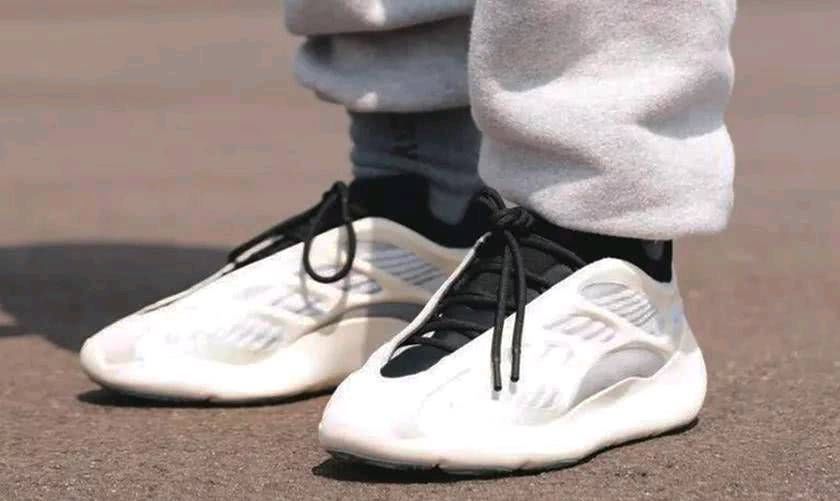  发布■yeezy 700系列发布了多少种颜色？一张能帮你清理的照片！