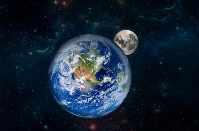 地球周围存在很多的自然小型卫星,它们的质量