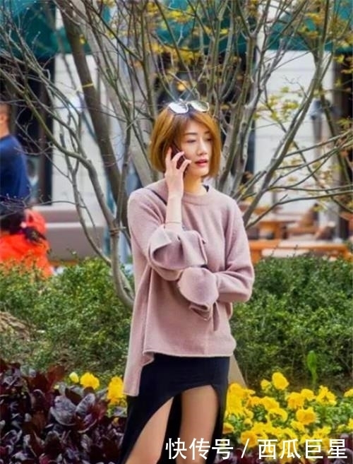  感觉：街拍：微胖身材的小姐姐，秀出青春活力范，让人心动的感觉