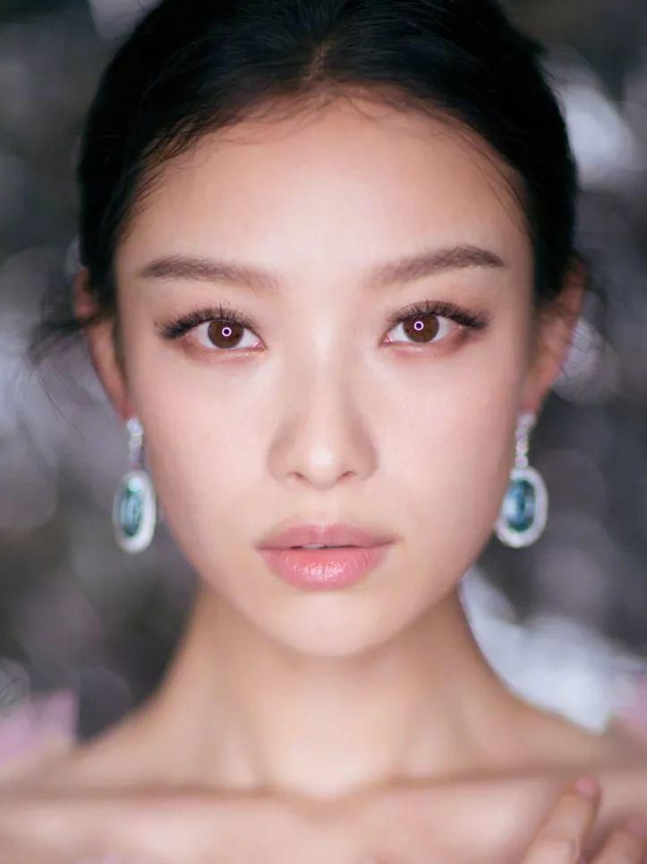 脸大女生这样化超显脸小!倪妮都照做了~