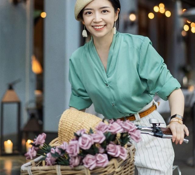  [基础款]三木的春装太有质感，抹胸内衣搭配格纹外套和直筒裤，甜美又自然