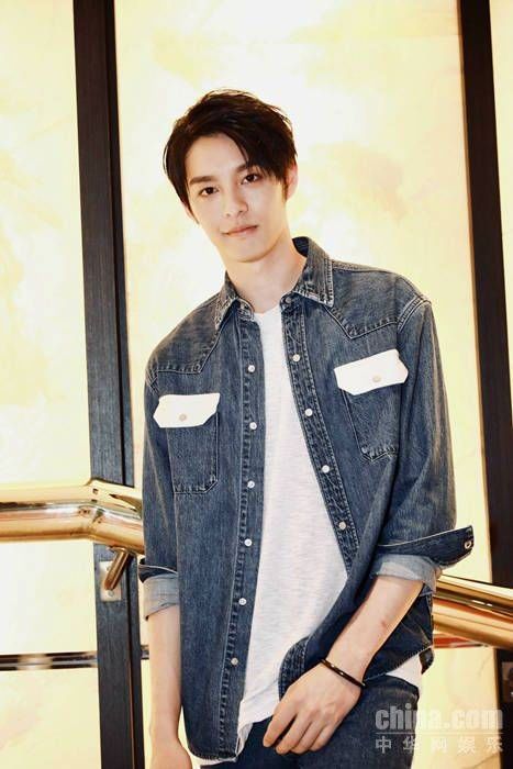 曹佑宁化身牛仔型男 “滤镜系”男友撩力满格