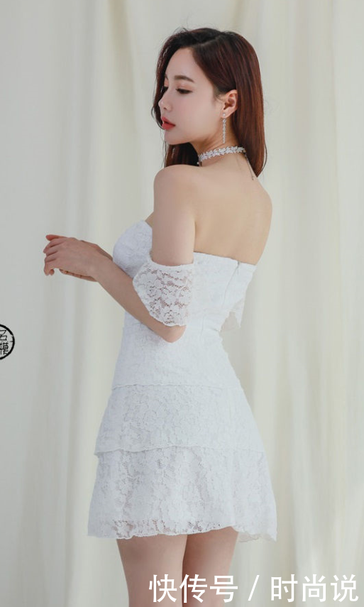 肤白貌美的小姐姐，一袭抹胸连衣裙，清纯甜美温婉动人