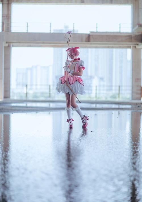 cos@本以为很女神，看到成品后告辞了，小萝莉穿10厘米高跟鞋COS