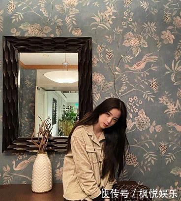 「针织上衣」如何打造文艺范女孩？选择这几种时尚单品，成功了90%