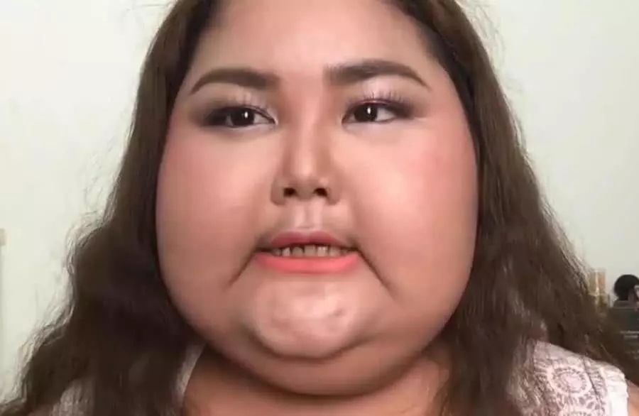 胖妹化妆不用化妆刷，全程用手拍，化完妆却让人心动