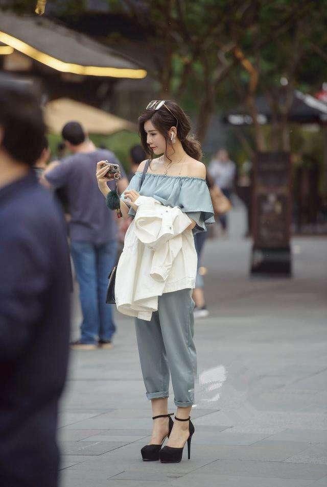 素人街拍: 女孩儿都有一个梦，想成为第五位小姐姐这样优雅迷人!