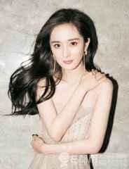 杨幂“诈捐门”一事再度引发热议，再次将杨幂推到风口浪尖之上!