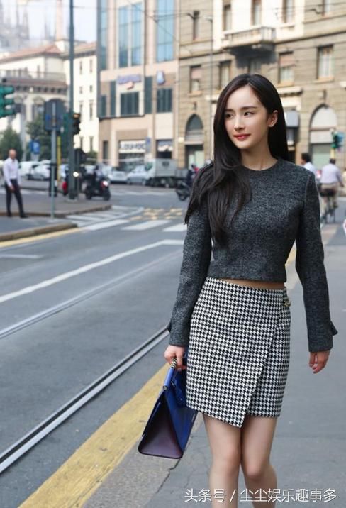 杨幂够胆大!紧身裙子狂秀小蛮腰，网友:刘恺威咋放心的?