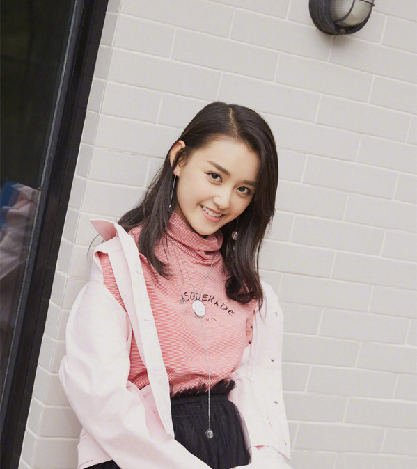 看《天坑鹰猎》，帮王俊凯挑选女朋友