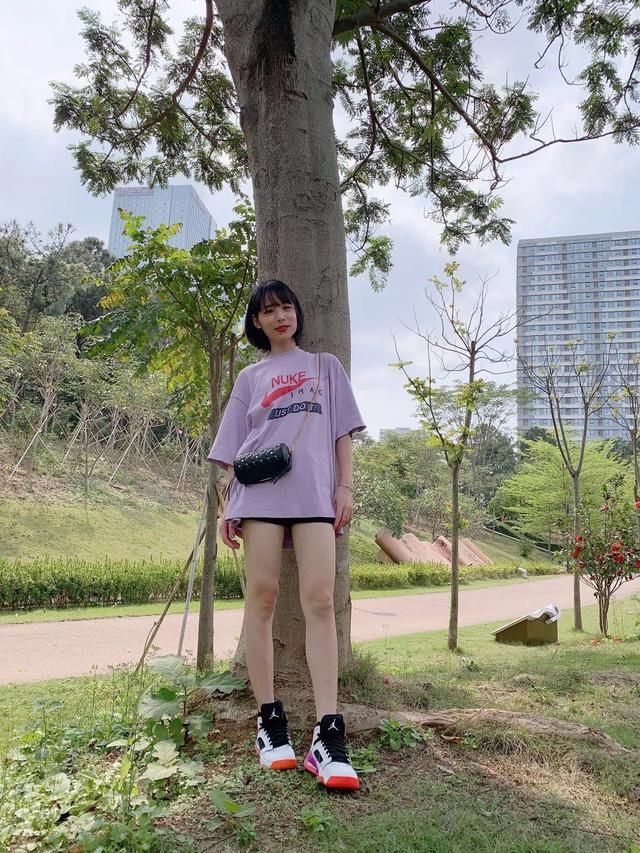  潮牌@SNKR Girls送鞋丨男友衬衫、潮牌、球衣...性感又会搭，就是这期球鞋女生们！4.20-4.26