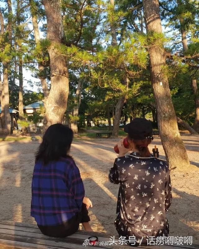 时装教主!蔡依林森林看日出 素颜穿睡衣依然潮