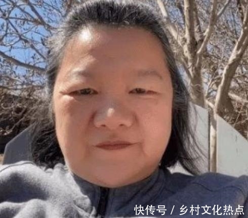 洪晃是一:出身名媛,现任CEO的她婚姻坎坷,与陈凯歌生活多年终被弃