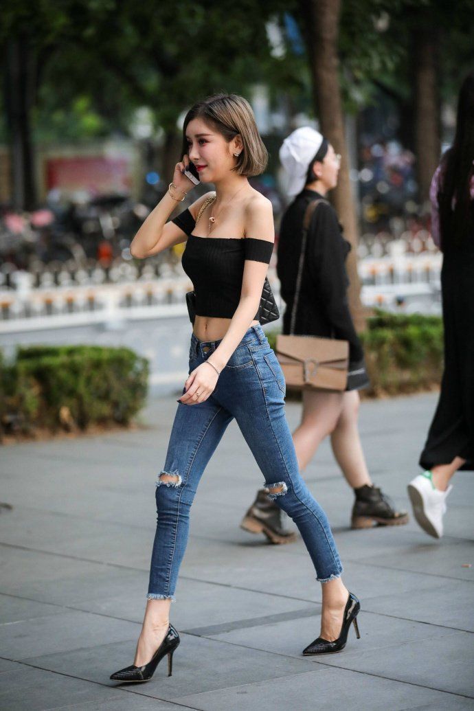 成都街拍:街头不一样的穿搭参考，每一种都散发出简约优雅的气质