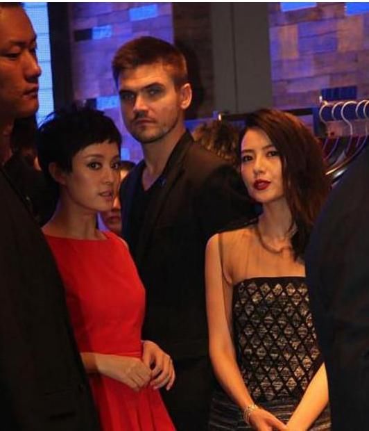 孙俪和大3岁高圆圆同框画面一度尴尬!网友:娘娘还是更适合古装