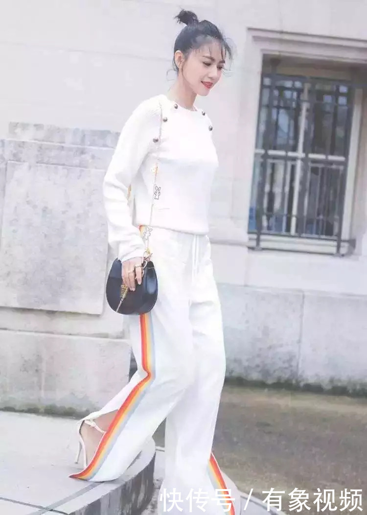 开学了，今年流行的校服裤又更新了！谁穿谁好看！