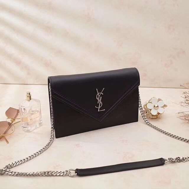 唐嫣化身清洁工 没有了平时的那些大牌时装跟包包 完全两个人