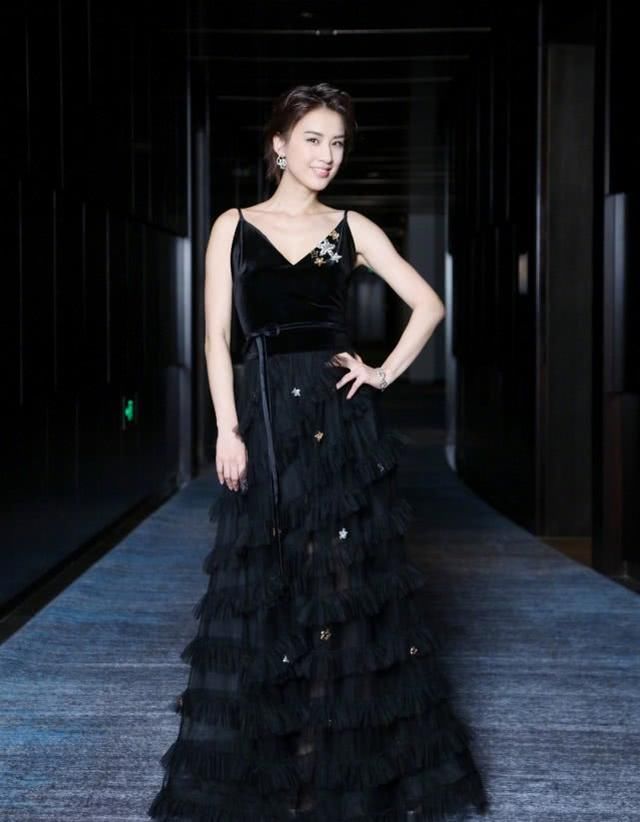 看了黄圣依的穿搭，就知道为什么杨子那么爱她！