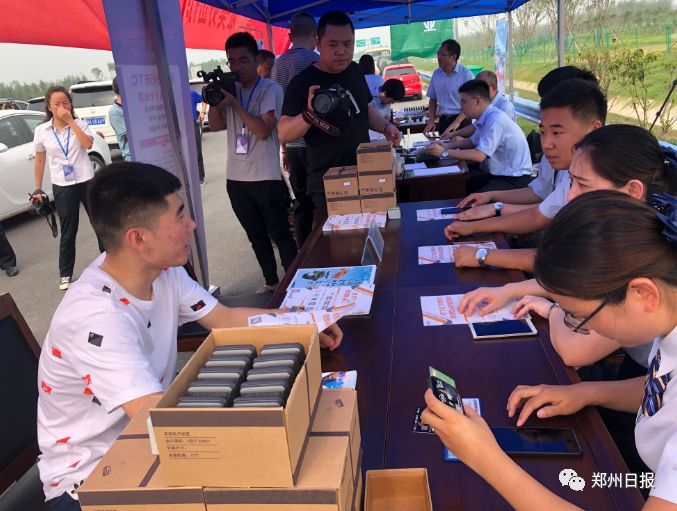 首个ETC门架系统吊装成功，河南高速不停车快捷收费进入建设施工