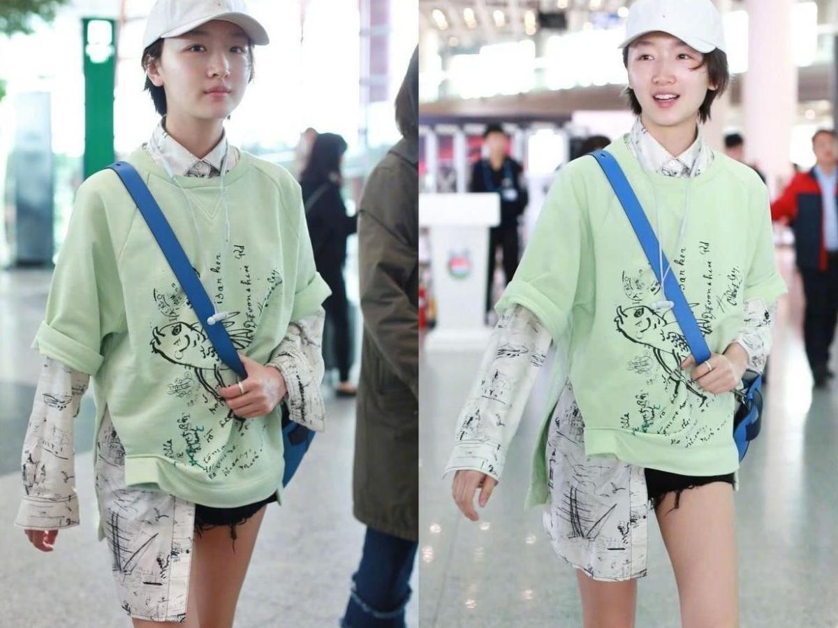 周冬雨真敢穿! 仅仅一件衬衫就能当裙穿, 网友: 个子矮也是优势!