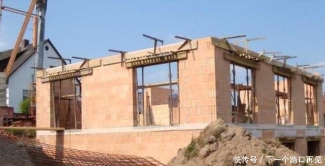 农村越来越少，可为何还是不断的盖房子呢？专家不解