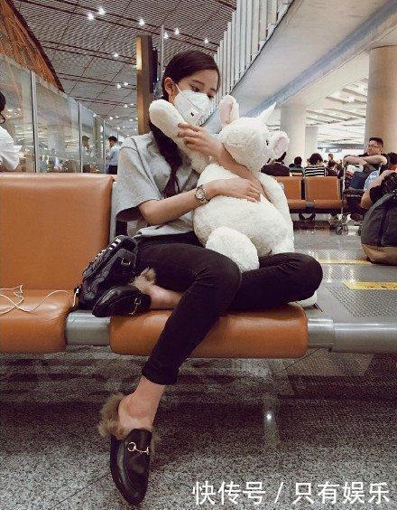 她是音乐天才少女，演技差遭吐槽捞金，与迪丽热巴撞衫竟然赢了！