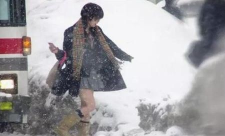 为啥日本女生到了冬天也从不穿羽绒服？看完我终于明白了