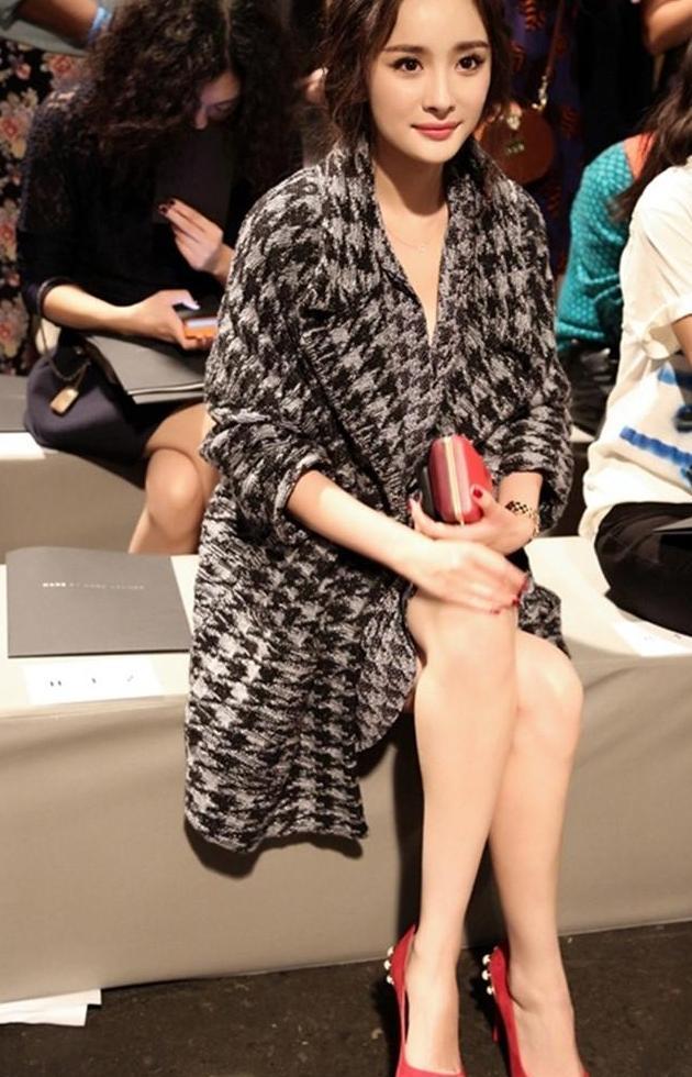 果然是穿高跟鞋的达人, 杨幂的高跟鞋你一双都驾驭不了