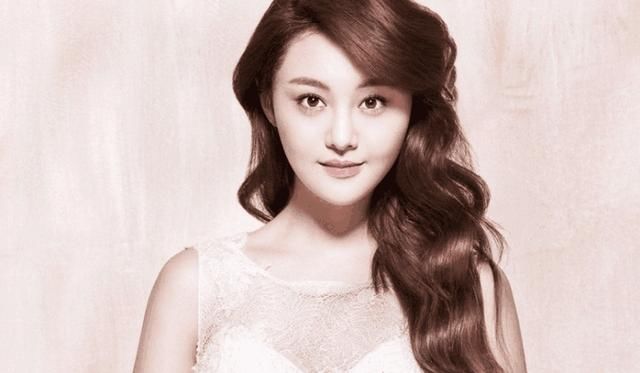 郑爽新男友被爆，短短的几句话引发网友发声：脑洞真大