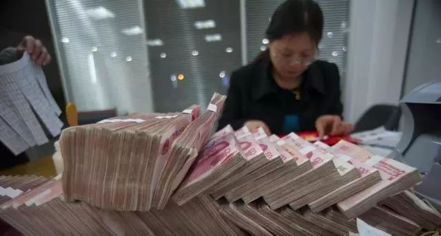 一年12个月，为什么教师要发13个月的工资