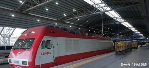  我国@我国首列全卧铺火车，全程727公里一站到达，中途不设停站