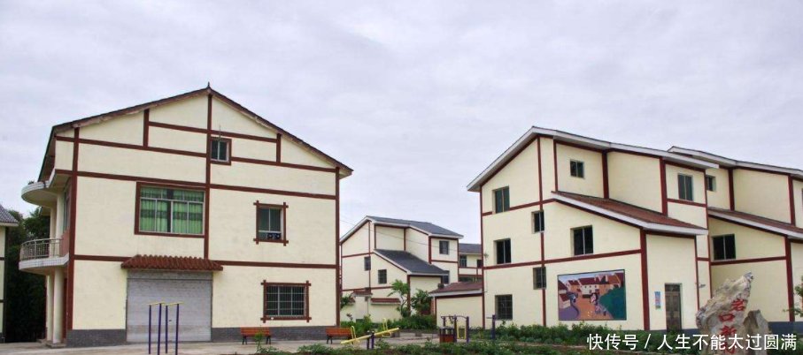 农村统一规划住房, 不住还有补偿款, 农民们偷着乐吧!