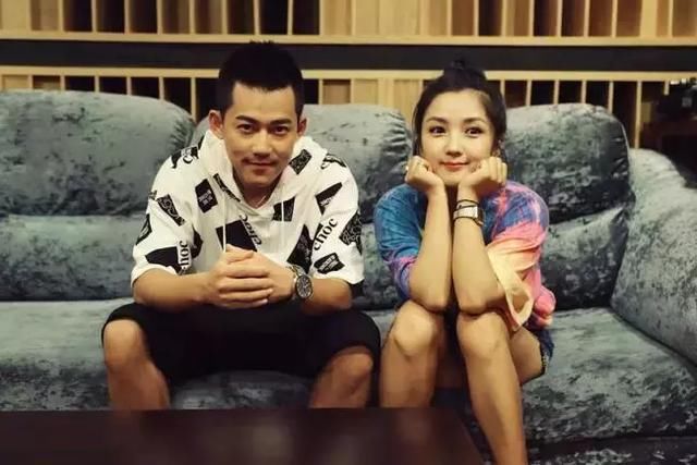 何洁大方承认与刁磊恋情并道出离婚真相，网友：赫子铭好变态