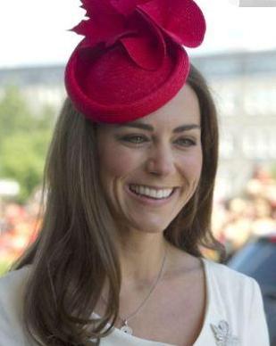 皇室酷爱帽子集合, 戴安娜与凯特帽子最韵味! 而她是地位的象征!