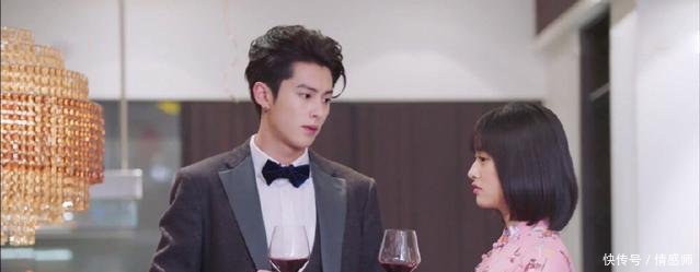 沈月穿粉色旗袍，成全剧最好看的造型，但镜头向下移时我沉默了！