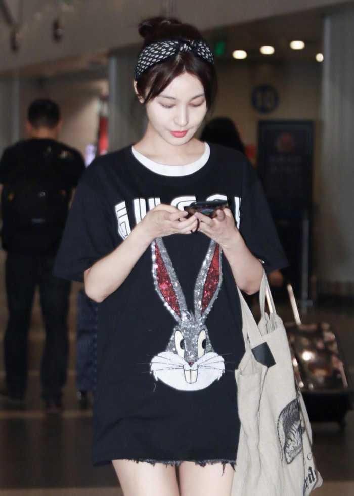 曾和黄晓明谈恋爱, 被baby踩着上位, 如今风格变化惊艳网友!