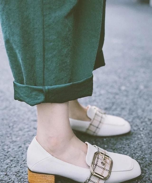  「采用」最近火了一种鞋子，它叫“蒜米鞋”，百搭还时髦，人人穿都好看！