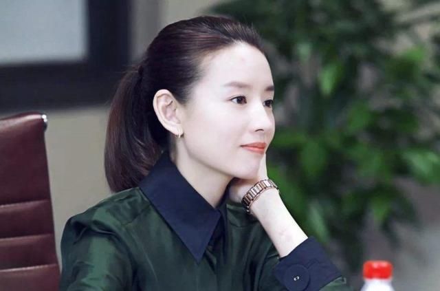 反目成仇■潘粤明鲜肉的一生，与董洁结婚4年反目成仇，现如今还没走出？