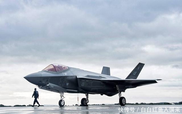 伊朗军官被无人机打中