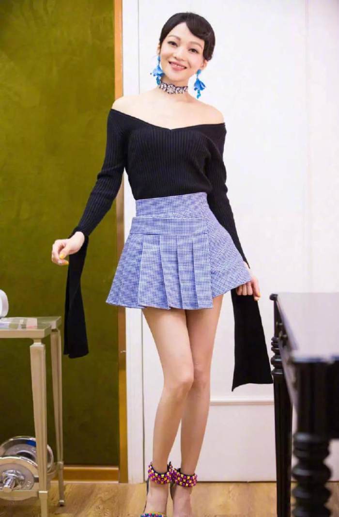 被邓紫棋撑爆的皮裤, 更换“代言人”张韶涵穿成了小仙女