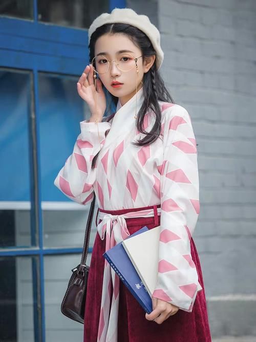  [看起来十]汉服和汉元素相互兼容，也许不被认可，但汉元素真的也很美