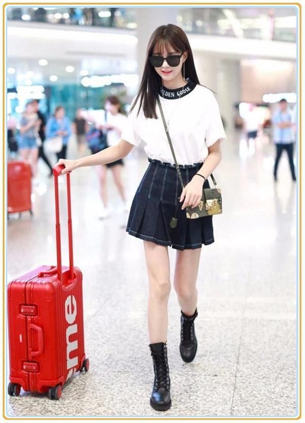 董洁是有多嫩？38岁穿百褶裙美成初恋，撞上29岁沈梦辰都一点没输