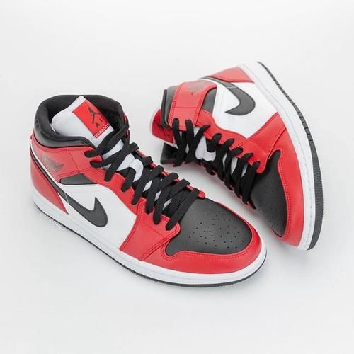  「融合」两大OG配色融合！这双黑红Air Jordan 1 Mid看来很抢手