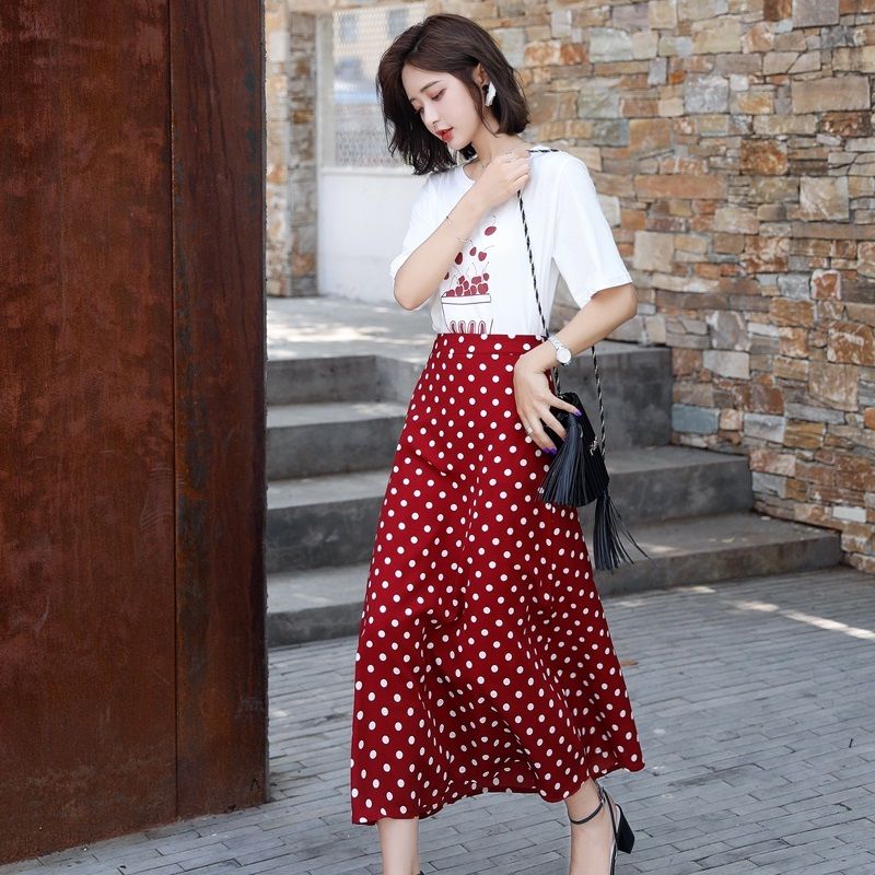 太美了,长这么大第一次见到,T恤也能穿出迷人魅力,绝美